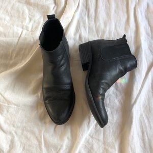 Steve Madden Chelsea Boots